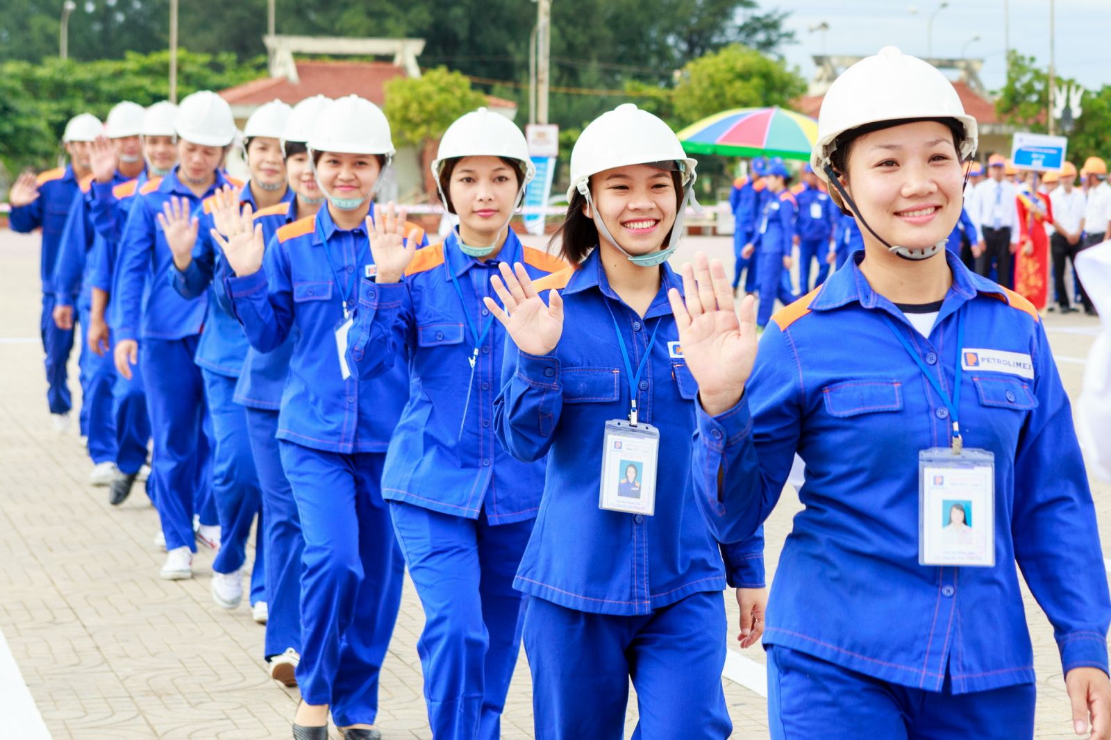 Tư vấn và hỗ trợ khách hàng chọn lựa nhanh chóng hiệu quả sẽ giúp khách hàng hài lòng hơn
